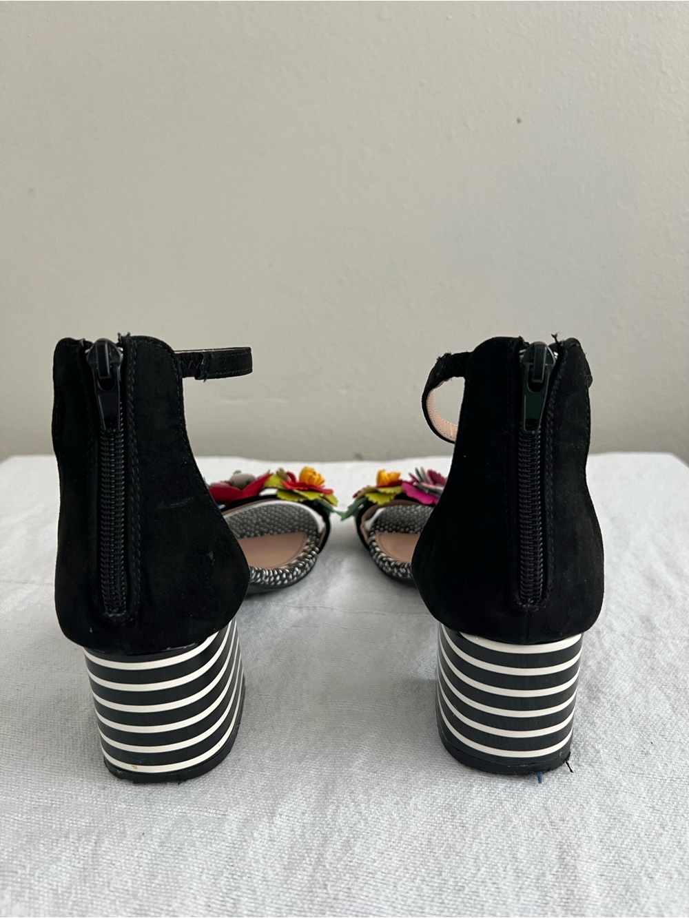Betsey Johnson Floral Appliqué Ankle Strap Heels 7.5 Black Stripe Block Heel - Picture 4 of 7